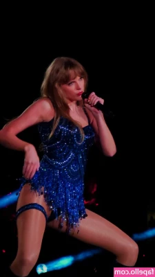 Taylor Swift [ taylor-swift ] - El negro y rosa son perfectos