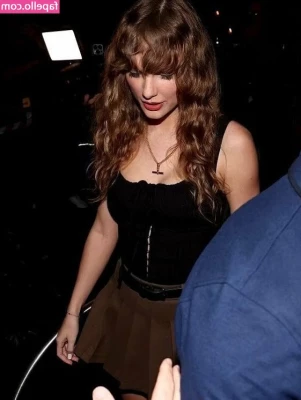 Taylor Swift [ taylor-swift ] - I am thinking about you in bed right now… My tight, hairy pussy is