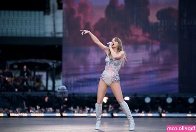 Taylor Swift [ taylor-swift ] - Here's a morning sweet little treat for you babe 😘