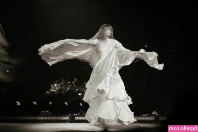 Taylor Swift [ taylor-swift ] - Merry Christmas Loviesss