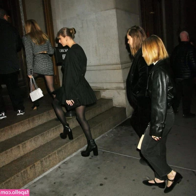 Taylor Swift [ taylor-swift ] - Just being a tease  unless you re bold enough to unlock me