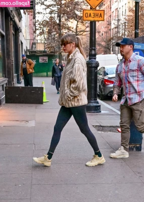 Taylor Swift [ taylor-swift ] - So I ve decided to Keep my account Paid until the delete the other