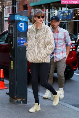 Taylor Swift [ taylor-swift ] - And squats 🍑