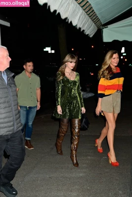 Taylor Swift [ taylor-swift ] - How many tips does this pics of today deserve