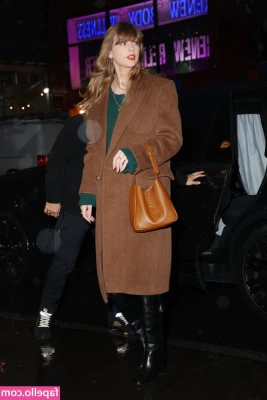 Taylor Swift [ taylor-swift ] - is this how you want me when you come in from work baby