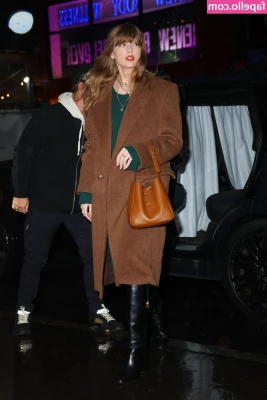 Taylor Swift [ taylor-swift ] - 💦Lost in My Wet Wonderland💦  Imagine being transported to a