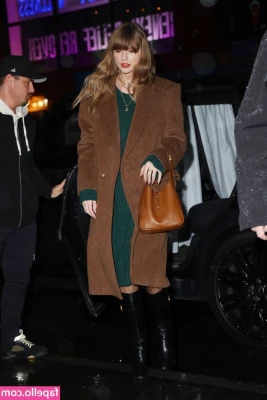 Taylor Swift [ taylor-swift ] - Initially  I was sent to floor to present my ass and pussy for our