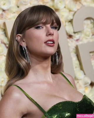 Taylor Swift [ taylor-swift ] - Found these two year old photos buried deep in my Google Photos  Hope