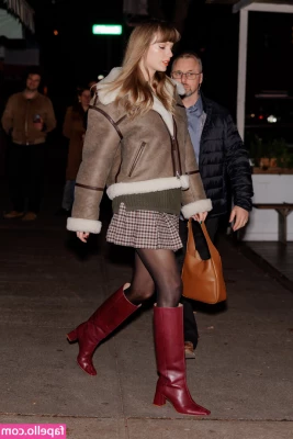 Taylor Swift [ taylor-swift ] - Still can t believe how cuuute this dress was  Any content