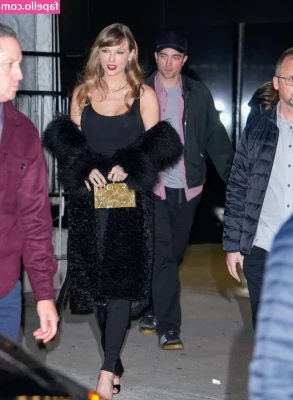 Taylor Swift [ taylor-swift ] - Hope you all had a great Thanksgiving!! Sorry I’ve been MIA