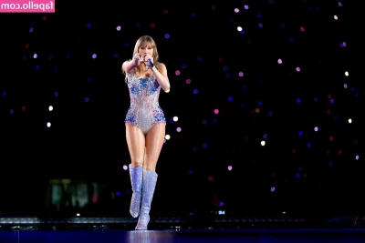 Taylor Swift [ taylor-swift ] - Squatting is good for the thighs