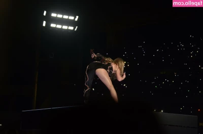 Taylor Swift [ taylor-swift ] - Toujours une Copine pour danser avec moi