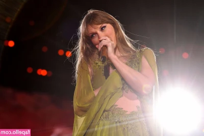 Taylor Swift [ taylor-swift ] - My pink nipples 👅