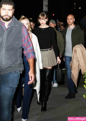 Taylor Swift [ taylor-swift ] - Seconda parte tutta di scopate di questa bella orgetta  c è pure un