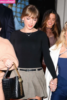 Taylor Swift [ taylor-swift ] - Would you bend me over the counter and fuck me  Xoxo