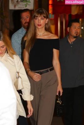 Taylor Swift [ taylor-swift ] - Let s work on our footsies  There was a crazy storm while I filmed