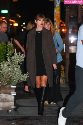 Taylor Swift [ taylor-swift ] - I can’t help but touch myself when I think about you.