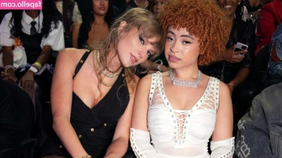 Taylor Swift [ taylor-swift ] - I love this pic. It’s just so naughty and candid.