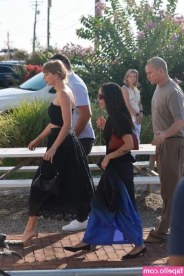 Taylor Swift [ taylor-swift ] - My morning needs a loving top