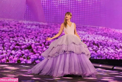 Taylor Swift [ taylor-swift ] - Making dinner with no  wanna watch me     Like this with your tongue