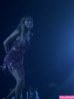 Taylor Swift [ taylor-swift ] - Undress me slowly