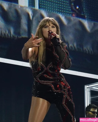 Taylor Swift [ taylor-swift ] - My curves are perfect for riding that thick cock