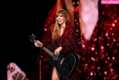 Taylor Swift [ taylor-swift ] - You want to keep helping me take this off darlin