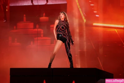 Taylor Swift [ taylor-swift ] - Hot wax 🕯️🤤💦💦💦💦👅❤️