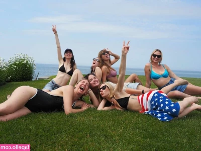 Taylor Swift [ taylor-swift ] - It was sunny today