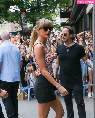 Taylor Swift [ taylor-swift ] - Nice and juicy
