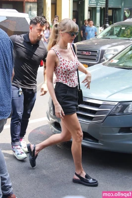 Taylor Swift [ taylor-swift ] - Do you ever asked yourself  How do I look from the inside    Thats
