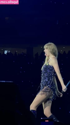 Taylor Swift [ taylor-swift ] - Two random ones lol