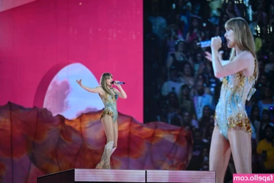 Taylor Swift [ taylor-swift ] - To panties or not to panties  that is the question  What s your