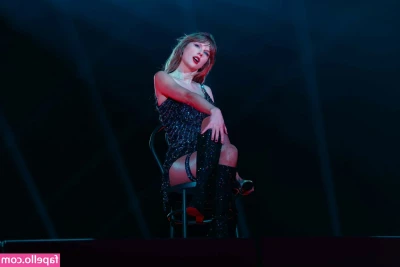 Taylor Swift [ taylor-swift ] - Need a pedicure tips appreciated