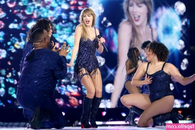 Taylor Swift [ taylor-swift ] - We are no longer at Christmas but I can give you your gift