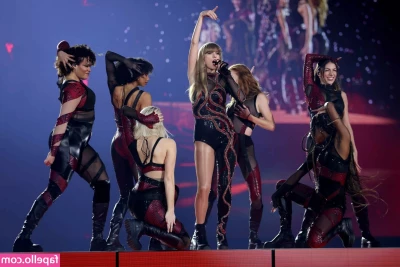 Taylor Swift [ taylor-swift ] - New set tonight