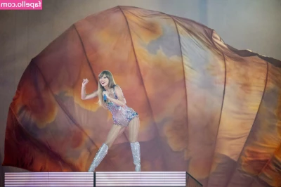 Taylor Swift [ taylor-swift ] - Lets play!!