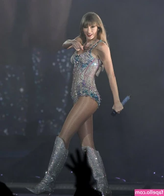 Taylor Swift [ taylor-swift ] - Waking up with my titties out always makes a gal happy part 1
