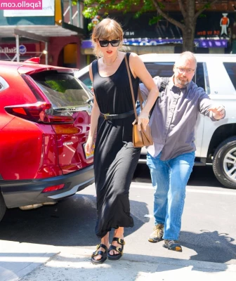 Taylor Swift [ taylor-swift ] - Watch my dick go from soft and floppy, to semi-hard, to fully