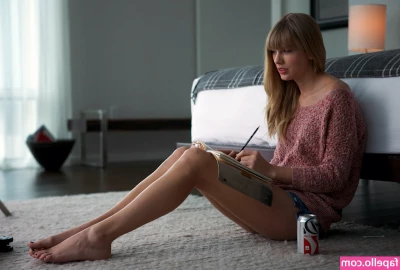 Taylor Swift [ taylor-swift ] - Imagine me sitting on you
