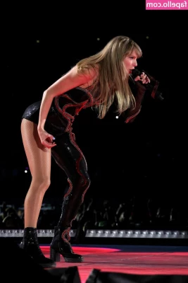 Taylor Swift [ taylor-swift ] - Like the view!? 😜🍑   I L O V E to ride daddy 🙊   With