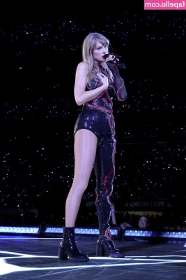 Taylor Swift [ taylor-swift ] - doing my usual cleaning for you papi 🤍🤍🤍