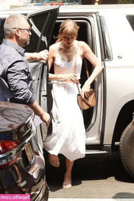 Taylor Swift [ taylor-swift ] - New entry for this page  please say hello to all   L   These are the