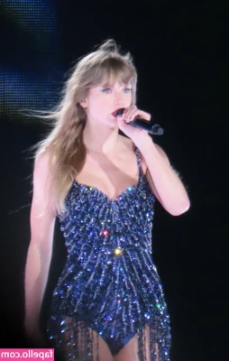 Taylor Swift [ taylor-swift ] - 6 reps x 4 sets extra 60 kg on me . In this way i build my upper