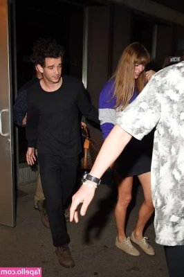 Taylor Swift [ taylor-swift ] - One banana   a day keeps the doctor away   LOL