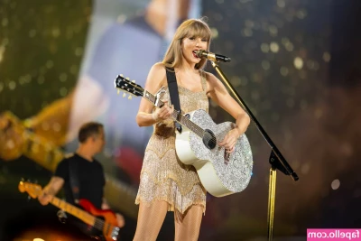 Taylor Swift [ taylor-swift ] - loved that bra  but tits look better without it