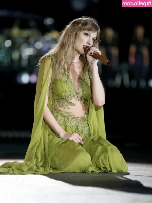 Taylor Swift [ taylor-swift ] - Roses are red  So is My bed 😁❤️ part 1