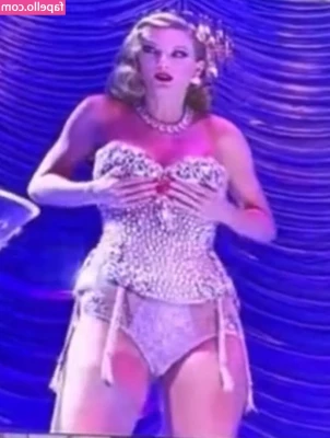 Taylor Swift [ taylor-swift ] - MILF Monday