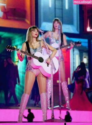 Taylor Swift [ taylor-swift ] - Would you fuck me like this