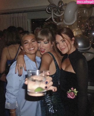 Taylor Swift [ taylor-swift ] - If you haven t already seen my profile pic  Its a sneak peek of my